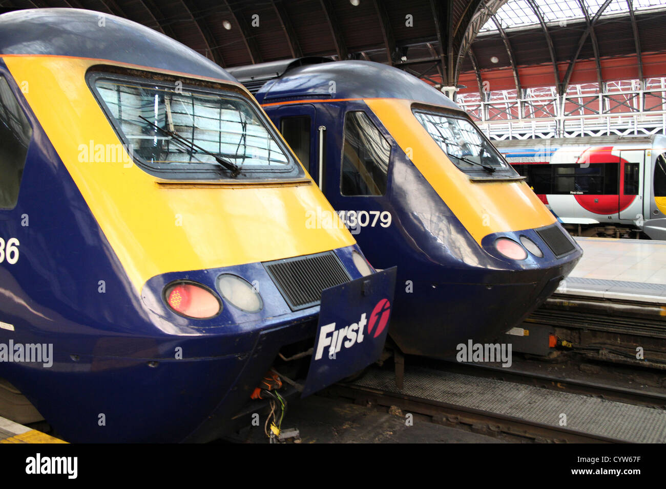 Deux trains diesel First Great Western à Paddington Banque D'Images