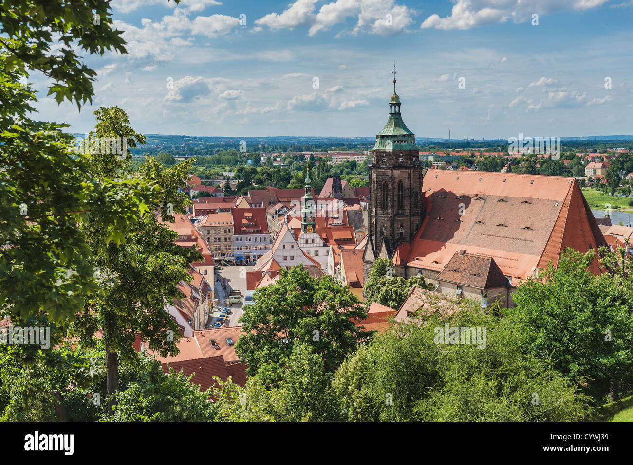 Vue depuis le château de Sonnenstein à l'église de St Mary et l'hôtel de ville de Pirna, Saxe, Allemagne, Europe Banque D'Images