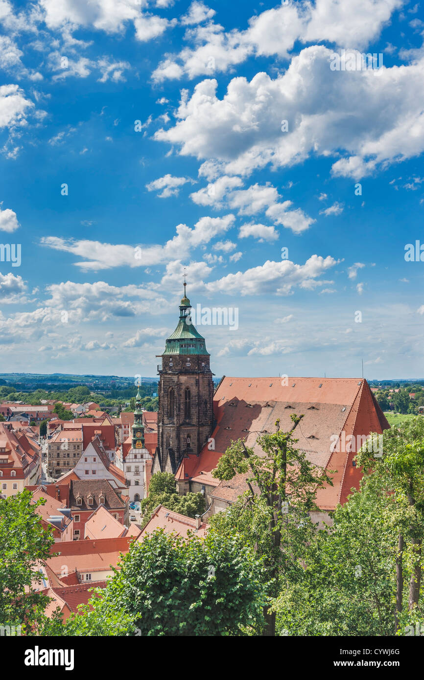 Vue depuis le château de Sonnenstein à l'église de St Mary et l'hôtel de ville de Pirna, Saxe, Allemagne, Europe Banque D'Images