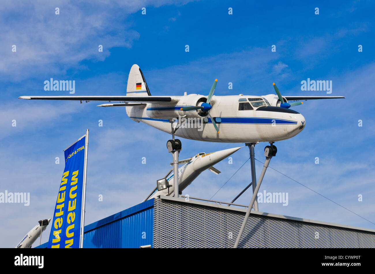 Hunting Percival P66 Pembroke Classic vintage avion de passagers, supersonic Concorde et Tupolev TU 144 à l'arrière-plan Banque D'Images