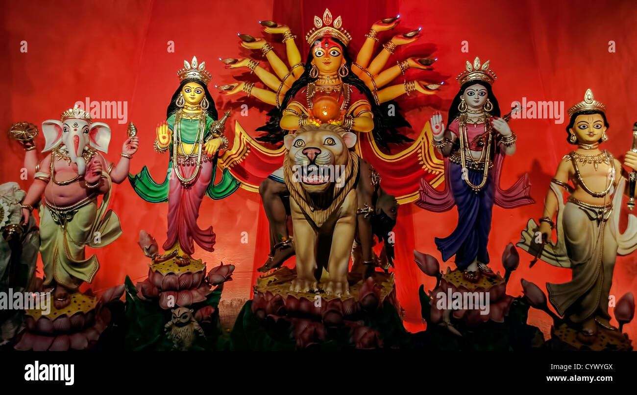 Durga Idol, traditionnelle, culte, hindoue, l'hindouisme, la culture du Bengale, extravagante, colorée, en terre, voyage Banque D'Images