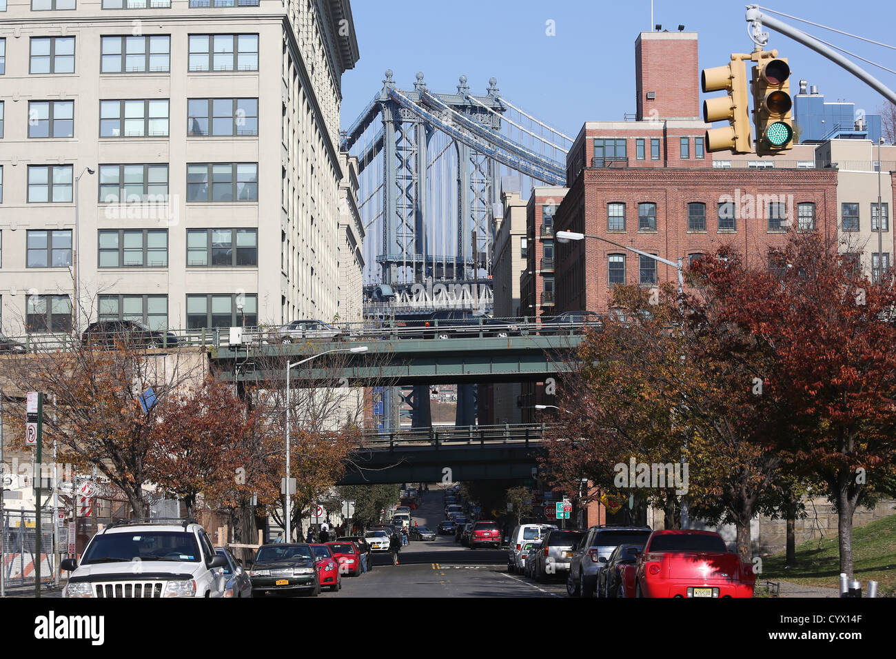 Dumbo, un acronyme pour vers le bas sous le viaduc du pont de Manhattan, dans le quartier de Brooklyn à New York Banque D'Images