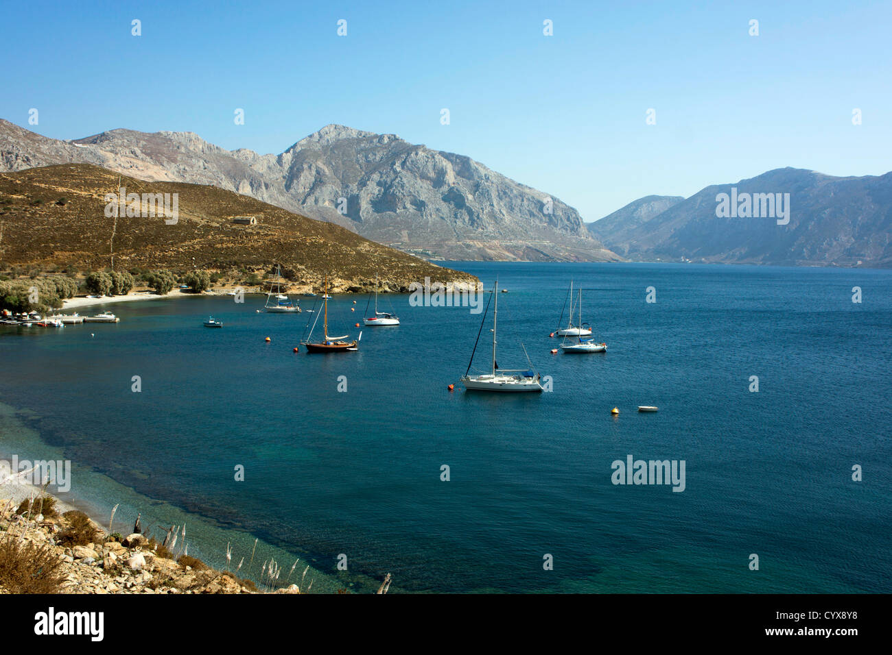 Yachts amarrés près de la côte, Kalymnos, Grèce Banque D'Images