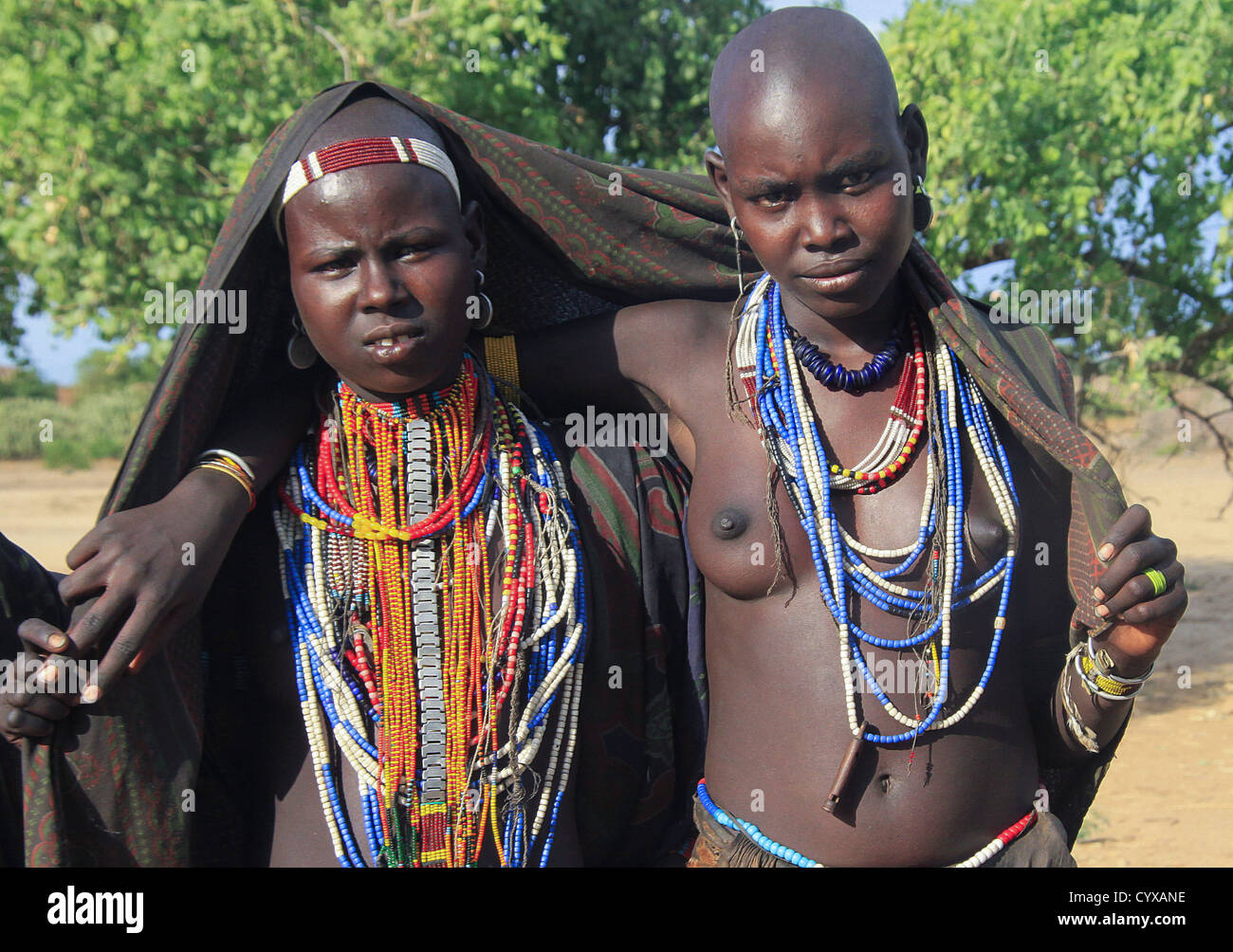 L'Afrique, Ethiopie, vallée de l'Omo, deux jeunes femme de la tribu Arbore Banque D'Images