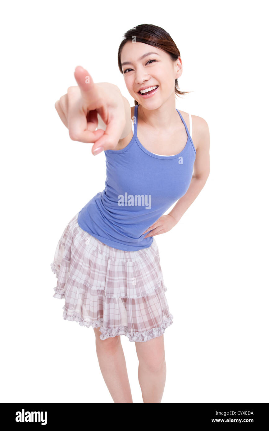 Cheerful young woman pointant vers l'avant Banque D'Images