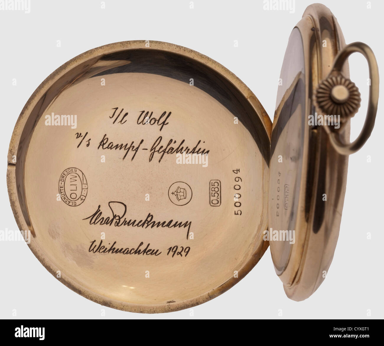 Adolf Hitler, cadeau doré montre de poche Elsa Bruckmann, Noël 1929 Maker "Deutsche Uhrenfabrikation Oliw Glashütte i./sa". Le boîtier en or avec une gravure fine et ondulée et un monogramme entrelacé 'AH', le couvercle avant avec le poinçon de fabrication 'Glashütte-Dresden Oliw', le timbre de finition '0,585'et le numéro '500094' ainsi que la gravure de présentation 'I/l Wolf v/s Kampf-Gefährtin Elsa Bruckmann Weihnachten 1929'. Cadran en émail blanc avec chiffres arabes en noir et bleu, petites mains de lancette et bleutées. Doré du historique,historique,1920,20e siècle,NS,National Soci,droits additionnels-Clearences-non disponible Banque D'Images