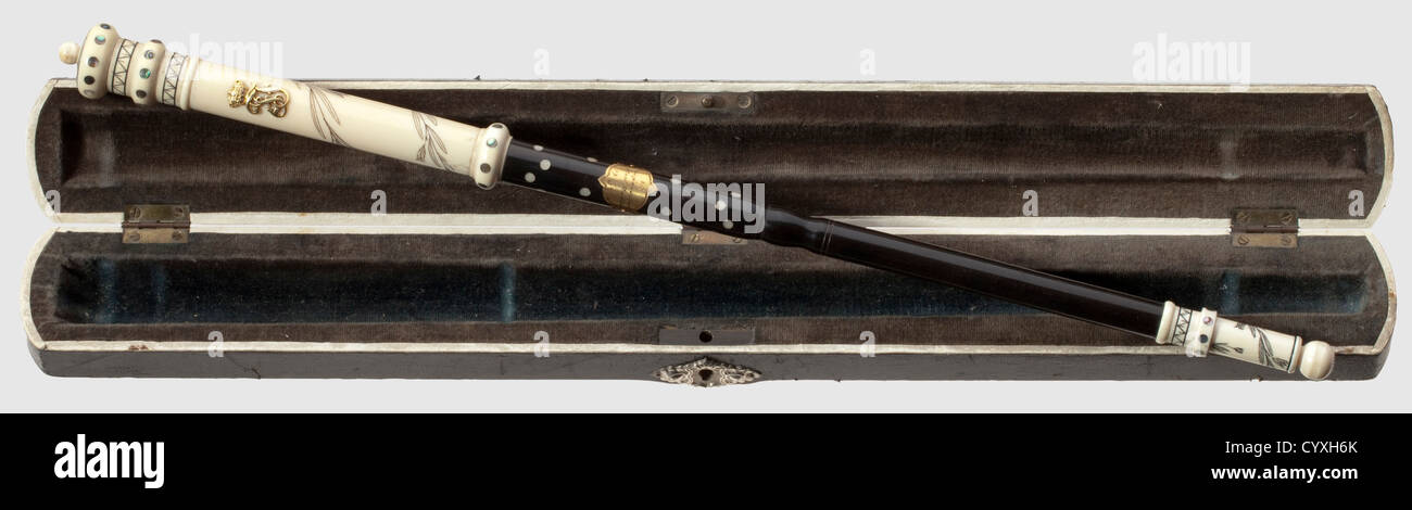 L'archiduc Franz Ferdinand d'Autriche-Este(1863 - 1914), un chef d'orchestre, présenté à Gustav Mahler en 1901 Ivoire, ébène et tortoiseshell.Ivoire point et grip ont décoratif, noirci et tortoiseshell inlays.la partie centrale faite, d'ébène avec une plaque de dédicace./1.Komponen Gustav Mahler' 19 7/7 01 grip( 19 7/7 01) Un recouvrement d'un chiffre 'FF' doré sous un grand duke de couronne avec des rubis.longueur totale 39.5 cm.dans un étui en cuir noir avec doublure en velours vert.Gustav Mahler ,droits supplémentaires-Clearences-non disponible Banque D'Images