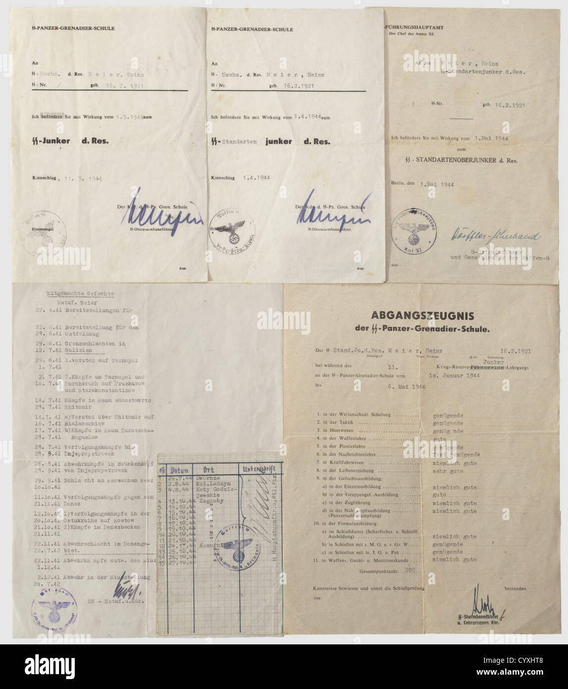 Documents et attestations d'un SS-Standartenoberjunker de promotion de réserve à SS Junker(candidat officier)de réserve en date du 1er mars 1944 et à SS-Standartenjunker de réserve en date du 1er avril 1944, tous deux émis par SS Panzergrenadier School à Kienschlag avec signature indélébile du crayon du commandant SS Obersturmbannfürer de réserve en date du 1er mai 1944,délivré par le bureau de direction de SS Berlin avec la signature à l'encre du Brigadier de SS Dörffler-Schuhband.diplôme du 6 mai 1944.liste attestée,droits additionnels-Clearences-non disponible Banque D'Images