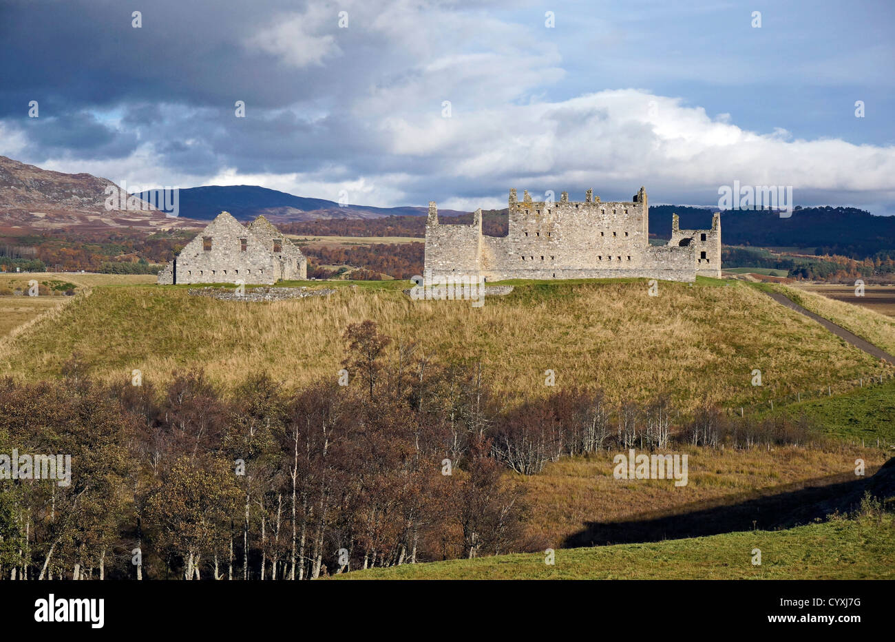 Les ruines de Ruthven, près de Kingussie Highland Ecosse vu de B970 au sud Banque D'Images