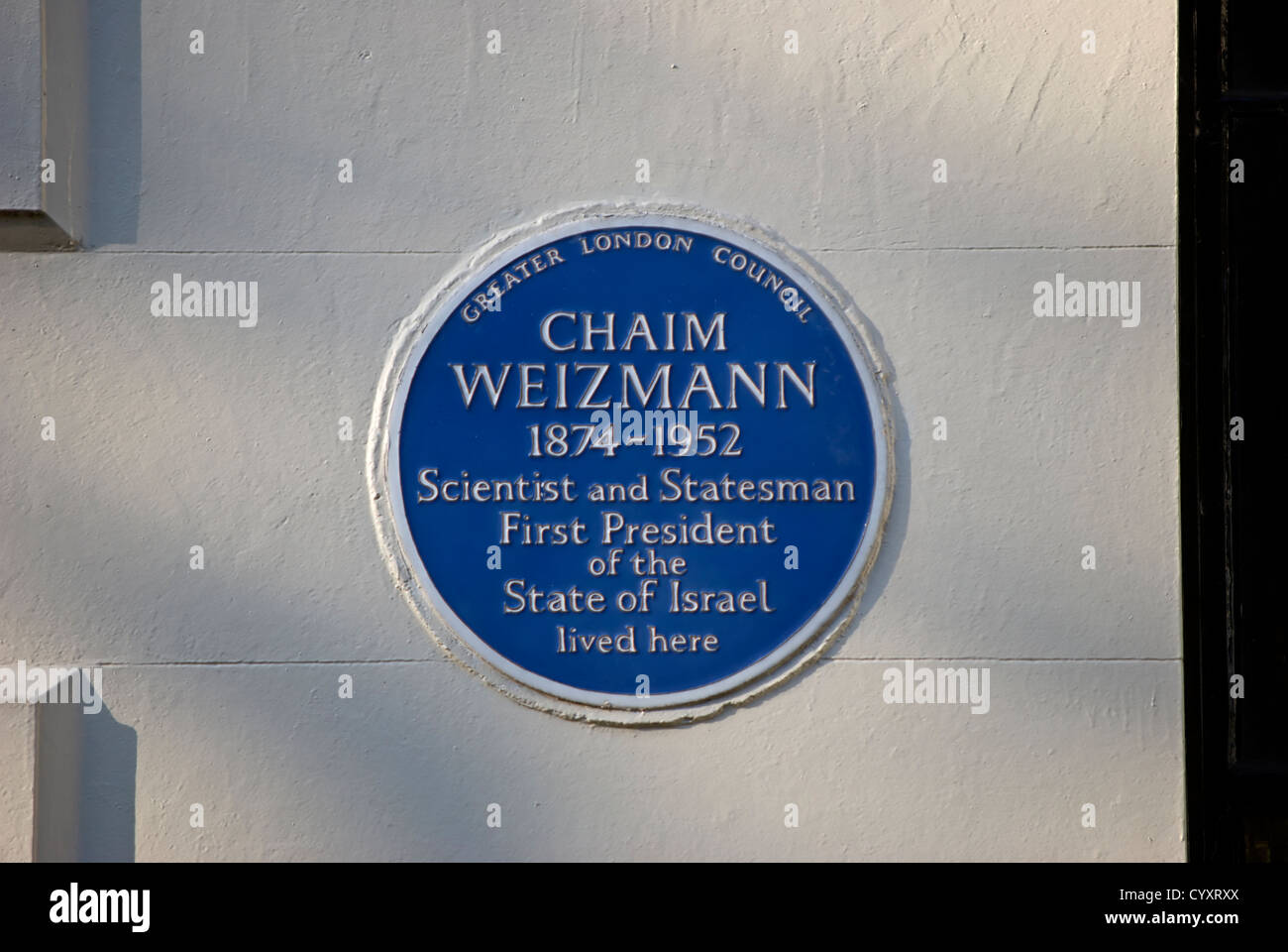 Blue plaque marquant un accueil de scientifiques et premier président d'Israël, Chaim Weizmann, Holland Park, Londres, Angleterre Banque D'Images