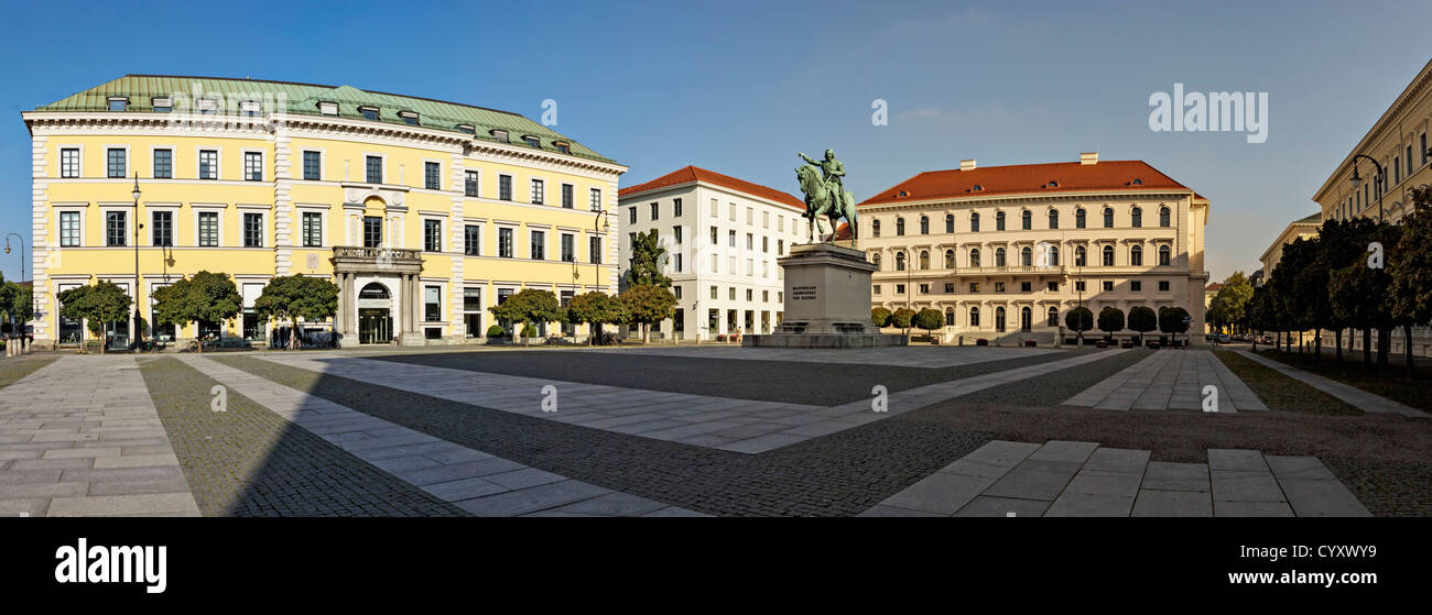 Germany, Bavaria, Munich, vue sur Palais Arco-Zinneberg et Palais Ludwig Ferdinand avec statue équestre de Maximilien I Banque D'Images