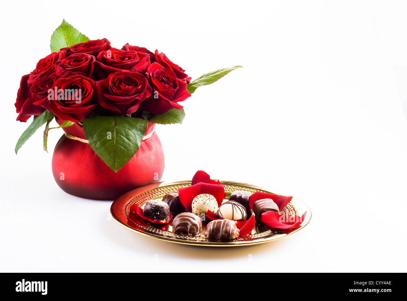 Beaux Rosiers en pot avec plaque d'or de chocolats Banque D'Images