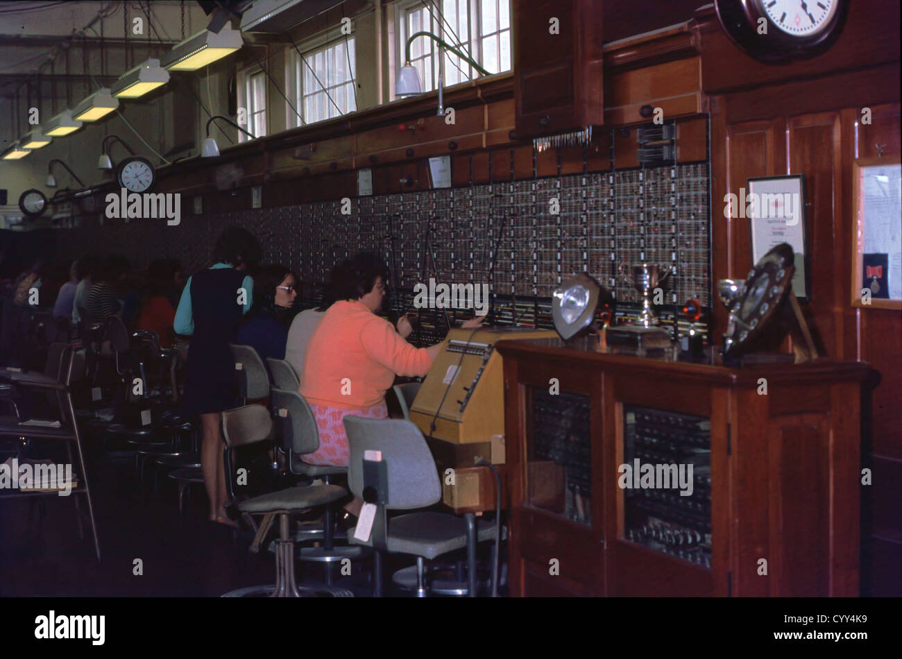 Le central téléphonique manuel Hastings soir avant sa fermeture le 24 avril 1974 pour donner un service de numérotation de Hastings. Banque D'Images