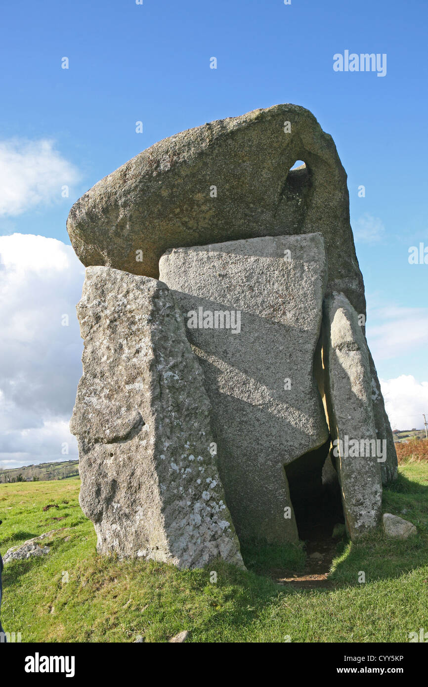 Trethevy Quoit tombe enceinte néolithique entre St et CLeer Darite sur la lande de Bodmin Cornwall England UK GO Banque D'Images