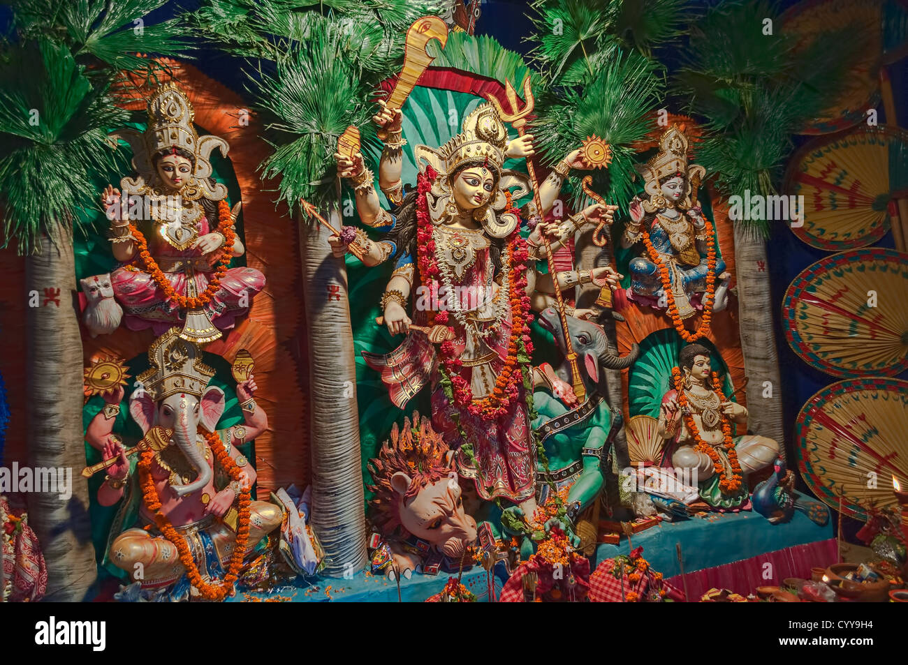 Durga Idol, traditionnelle, culte, hindoue, l'hindouisme, la culture du Bengale, extravagante, colorée, en terre, voyage Banque D'Images