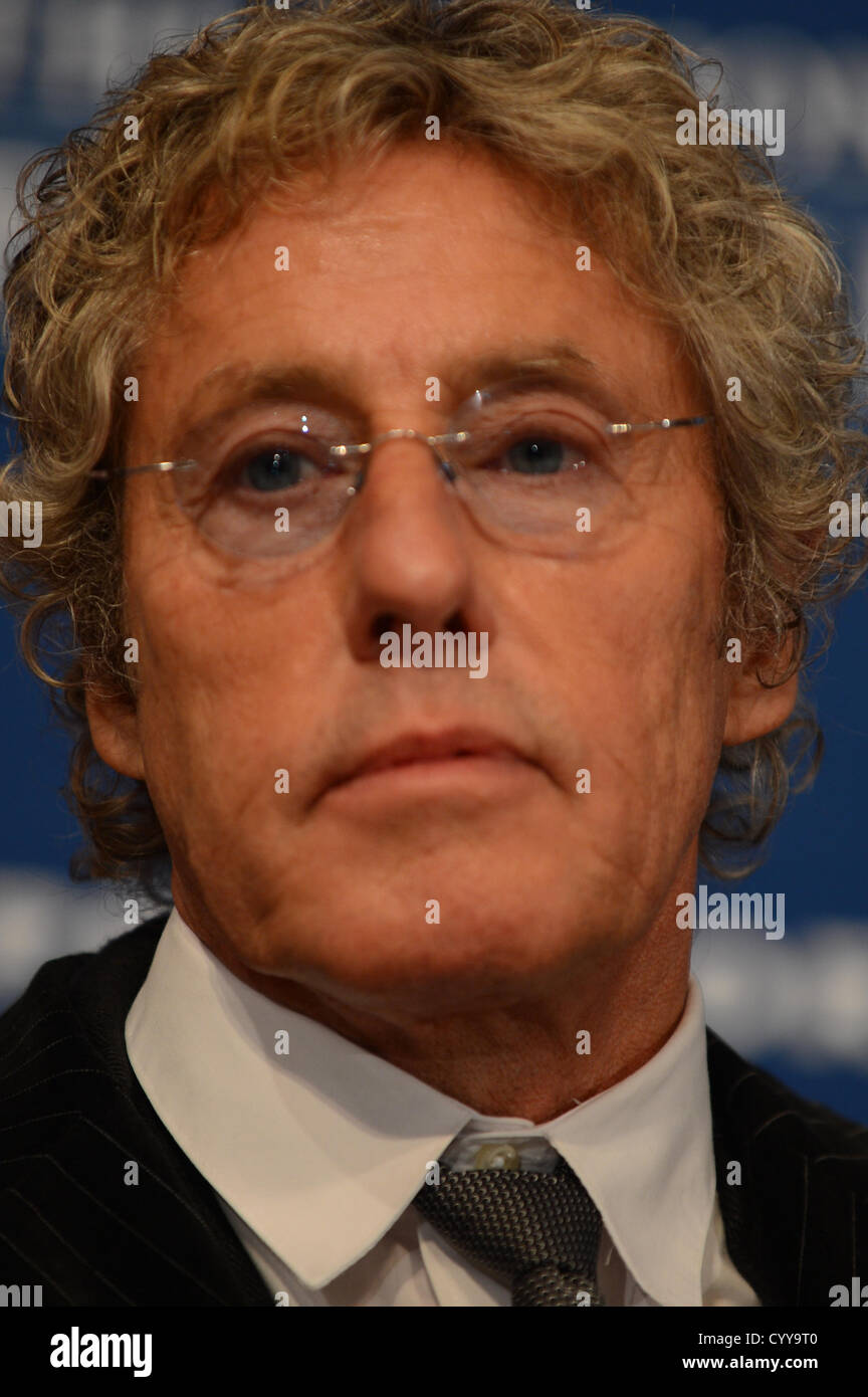 12 novembre 2012 - Washington, District of Columbia, États-Unis - 11/12/12- Le National Press Club de Washington DC-..Rock and Roll Legends Roger Daltrey et Pete Townshend de la bande qui parlent aux journalistes sur le cancer chez l'enfant.(Image Crédit : © Christy Bowe/Photos/ZUMAPRESS.com) Globe Banque D'Images