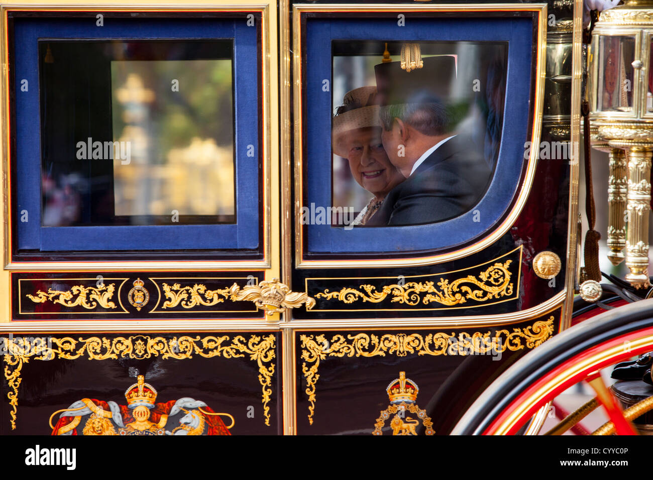 Calèche avec la reine Elizabeth II et le président Yudhoyono de l'Indonésie près de Buckingham Palace, Londres, Angleterre, RU Banque D'Images