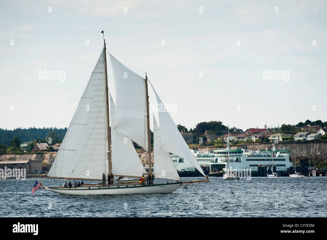 Un voilier de course qui s'est tenue pendant le Port Townsend, Washington, Festival de bateaux en bois. Banque D'Images