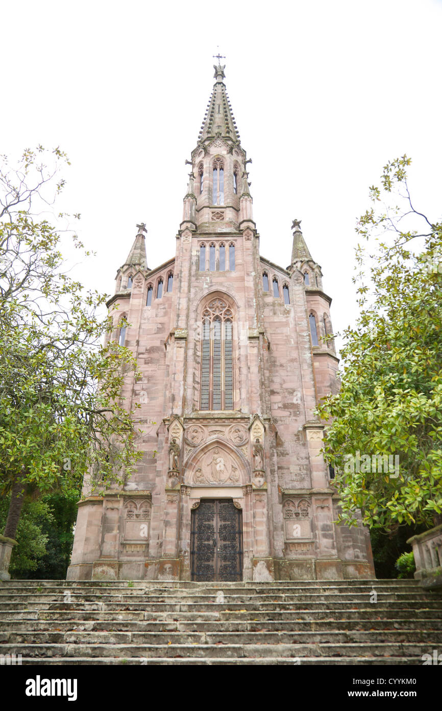 Église de public de Sobrellano Comillas Cantabrie Espagne village Banque D'Images