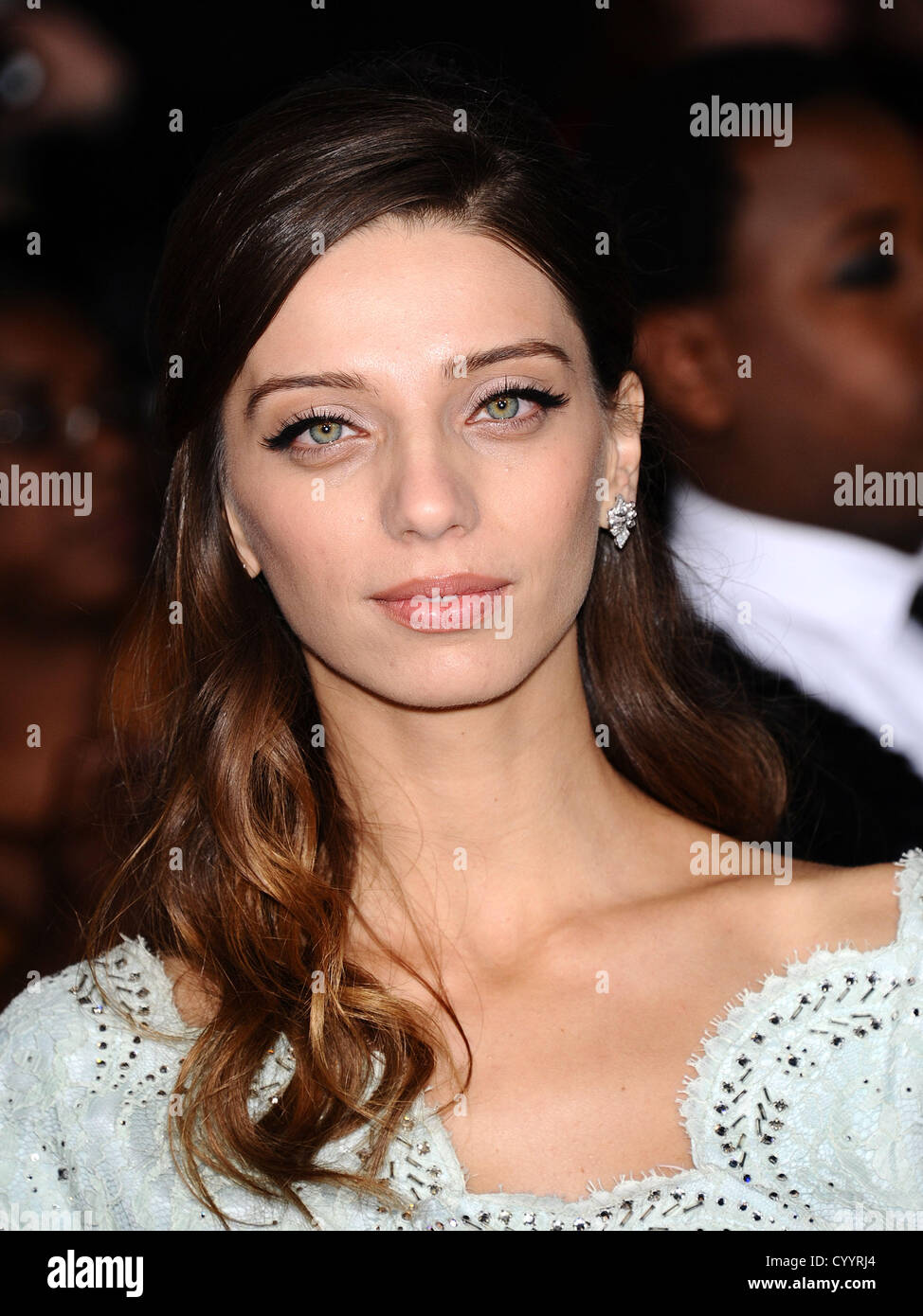 Filme Und Serien Von Angela Sarafyan Angela sarafyan la saga twilight Banque de photographies et d’images à