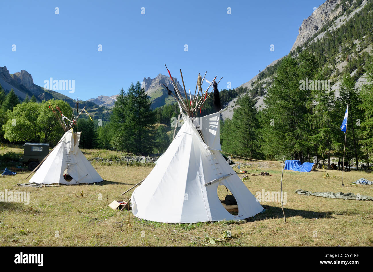 Tipis tipis tentes ou des tipis dans la vallée Etroite Névache Hautes-Alpes Alpes France Banque D'Images