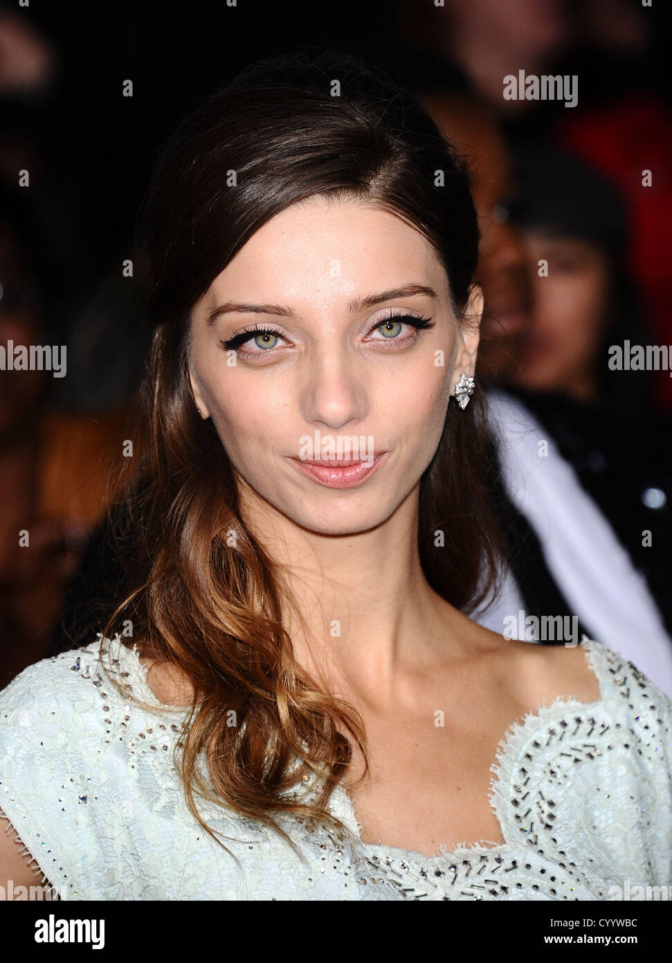 Filme Und Serien Von Angela Sarafyan Angela sarafyan la saga twilight Banque de photographies et d’images à