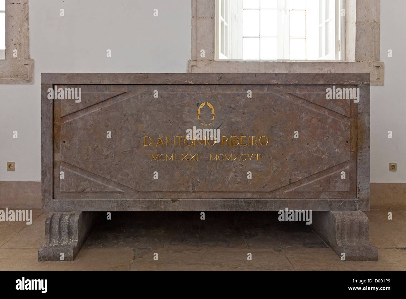 Le Cardinal Dom António Ribeiro sarcophage dans le panthéon des patriarches de Lisbonne. Le monastère de São Vicente de Fora. Lisbonne, Portugal. Banque D'Images