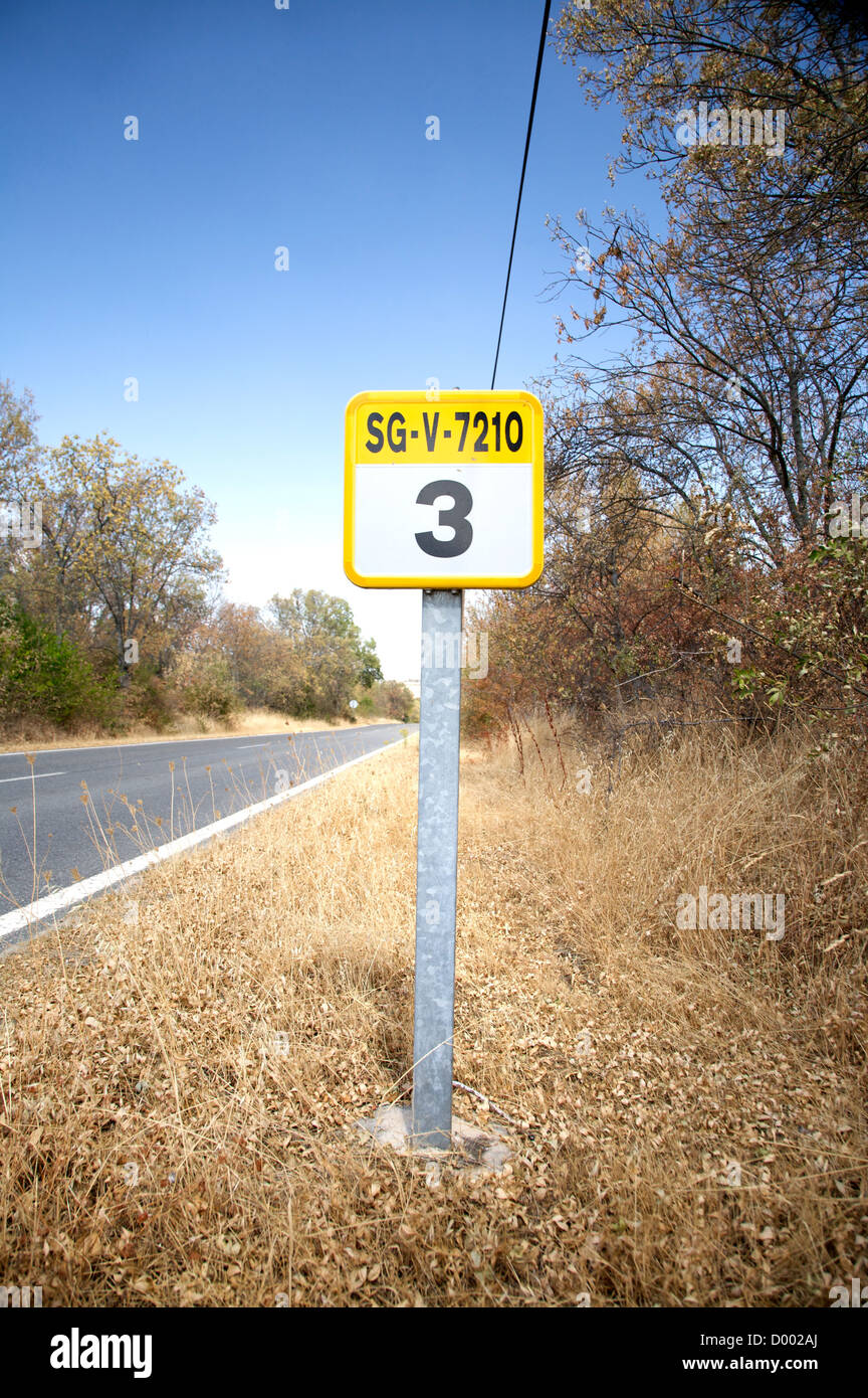Voie publique à côté de la ville de Ségovie en espagne Banque D'Images