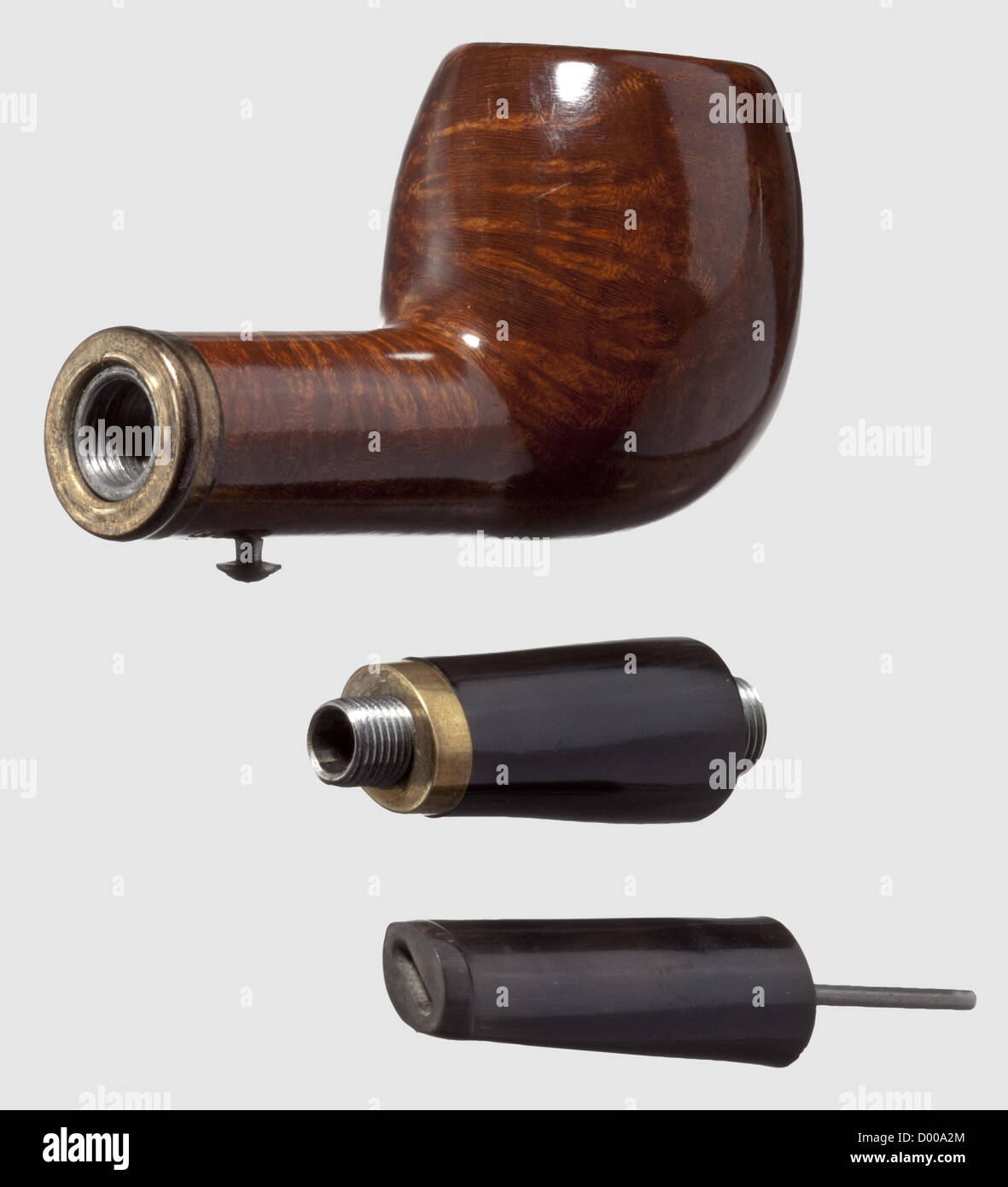 Un pistolet à tuyaux « la Glorieuse », cal. .22 court,no 333. Alésage brillant, longueur du corps 48 mm, 77 mm embout buccal inclus, longueur totale 150 mm. À gauche de la tige marquée: 'LA GLORIUSE / Patentd 203 / Selected Brian Root'. Embout buccal noir, bol à pipe en bois de racine verni. Fonction : la cartouche repose dans la partie arrière de l'embout buccal. Pour l'allumer, la partie avant, qui a une goupille et sert également d'extracteur de boîtier, est vissée. Pour relâcher le tir, appuyez sur le bouton de déverrouillage situé au bas de la tige. Comme état général de menthe. En Allemagne B,droits supplémentaires-Clearences-non disponible Banque D'Images