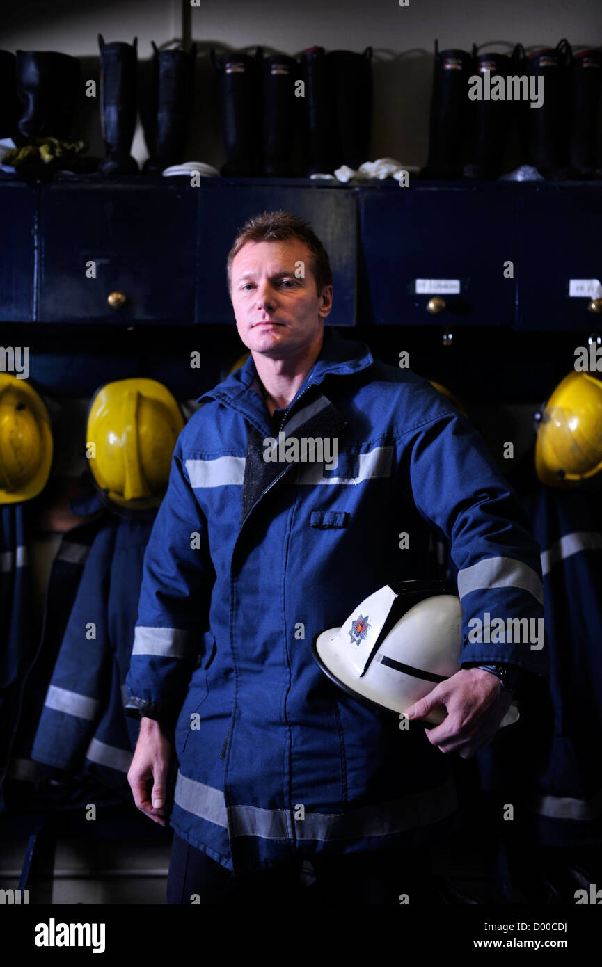 Re. Fireman de white watch à Pontypridd Fire Station en S Wales - watch Manager Tony Green Banque D'Images