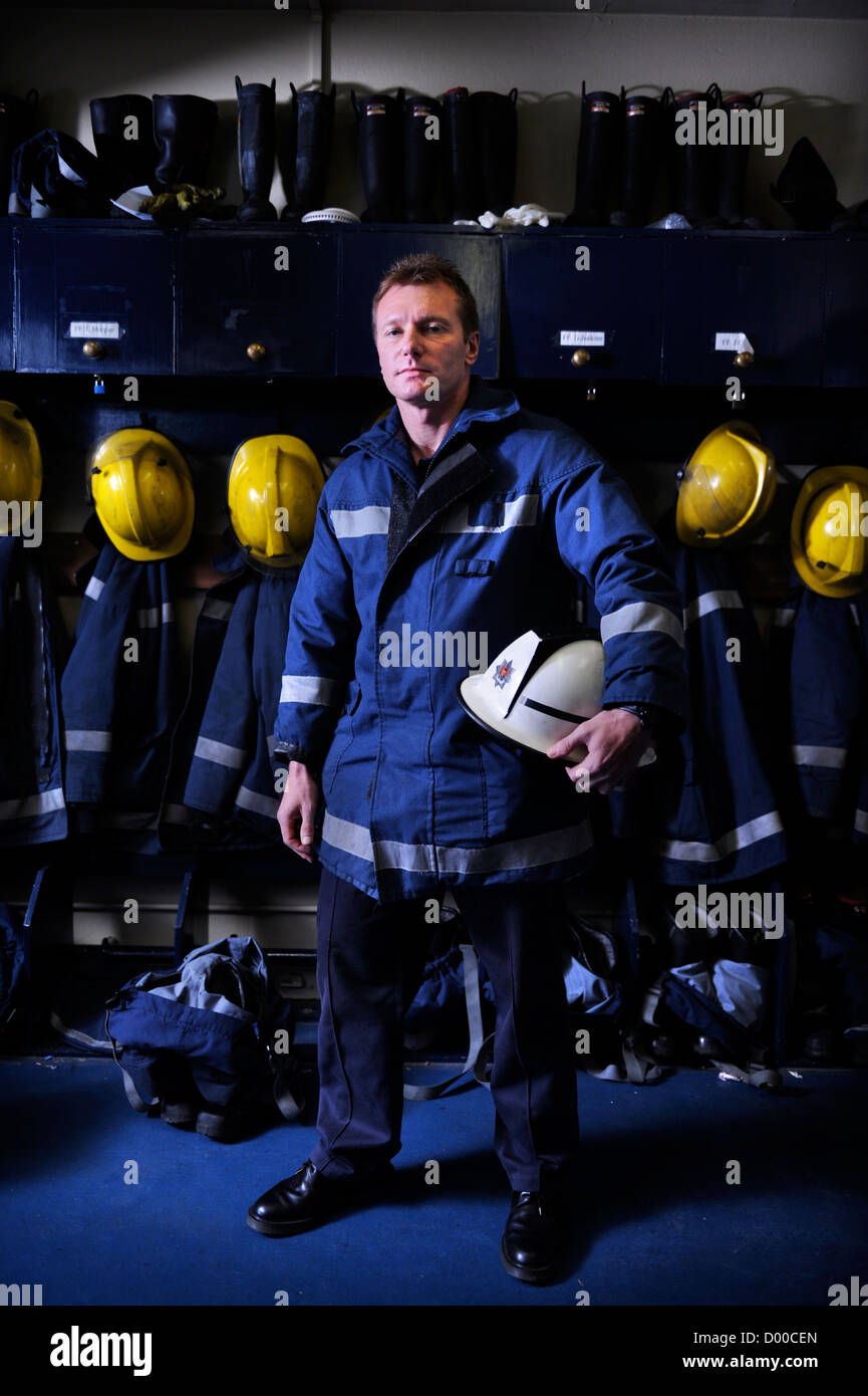 Re. Fireman de white watch à Pontypridd Fire Station en S Wales - watch Manager Tony Green Banque D'Images