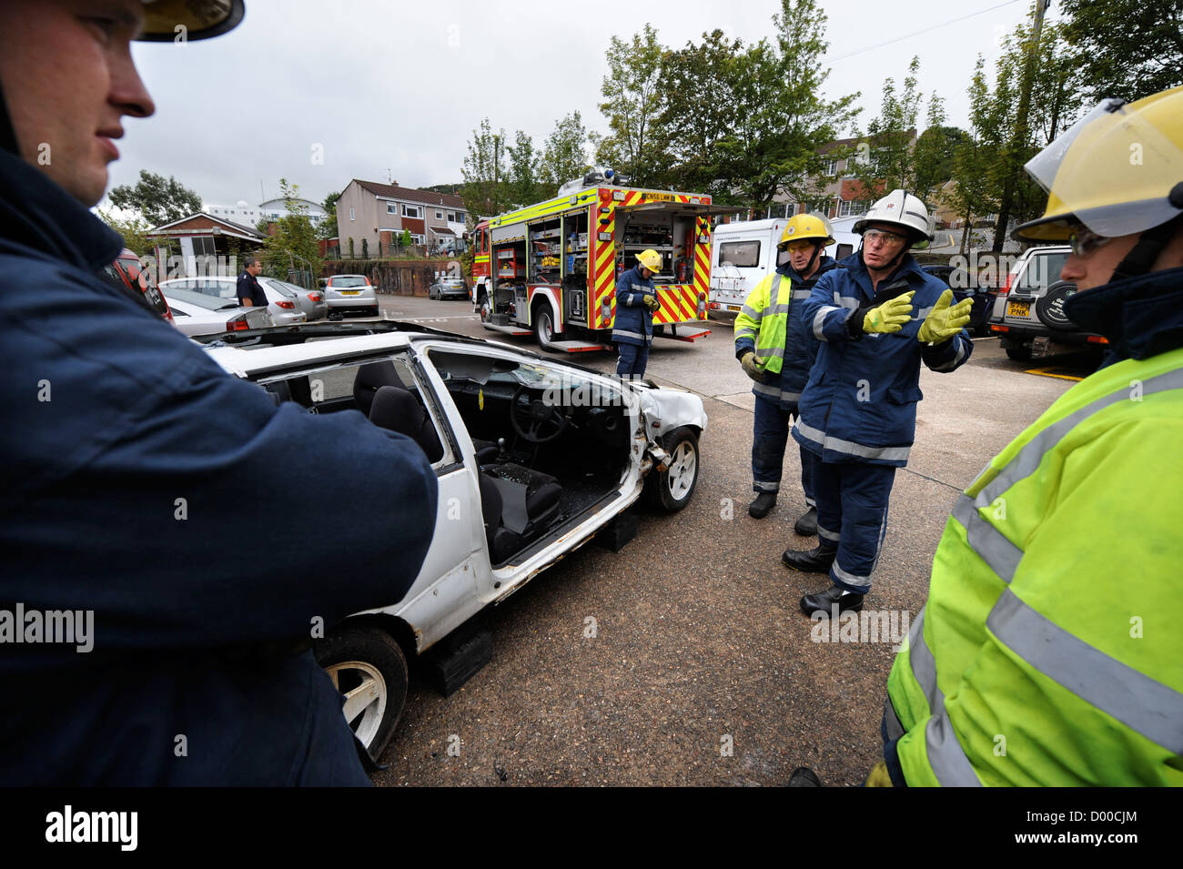 Fireman de white watch à Pontypridd Fire Station en S Galles ont une session de formation sur les sauvetages de rta avec la Montre Manager Banque D'Images