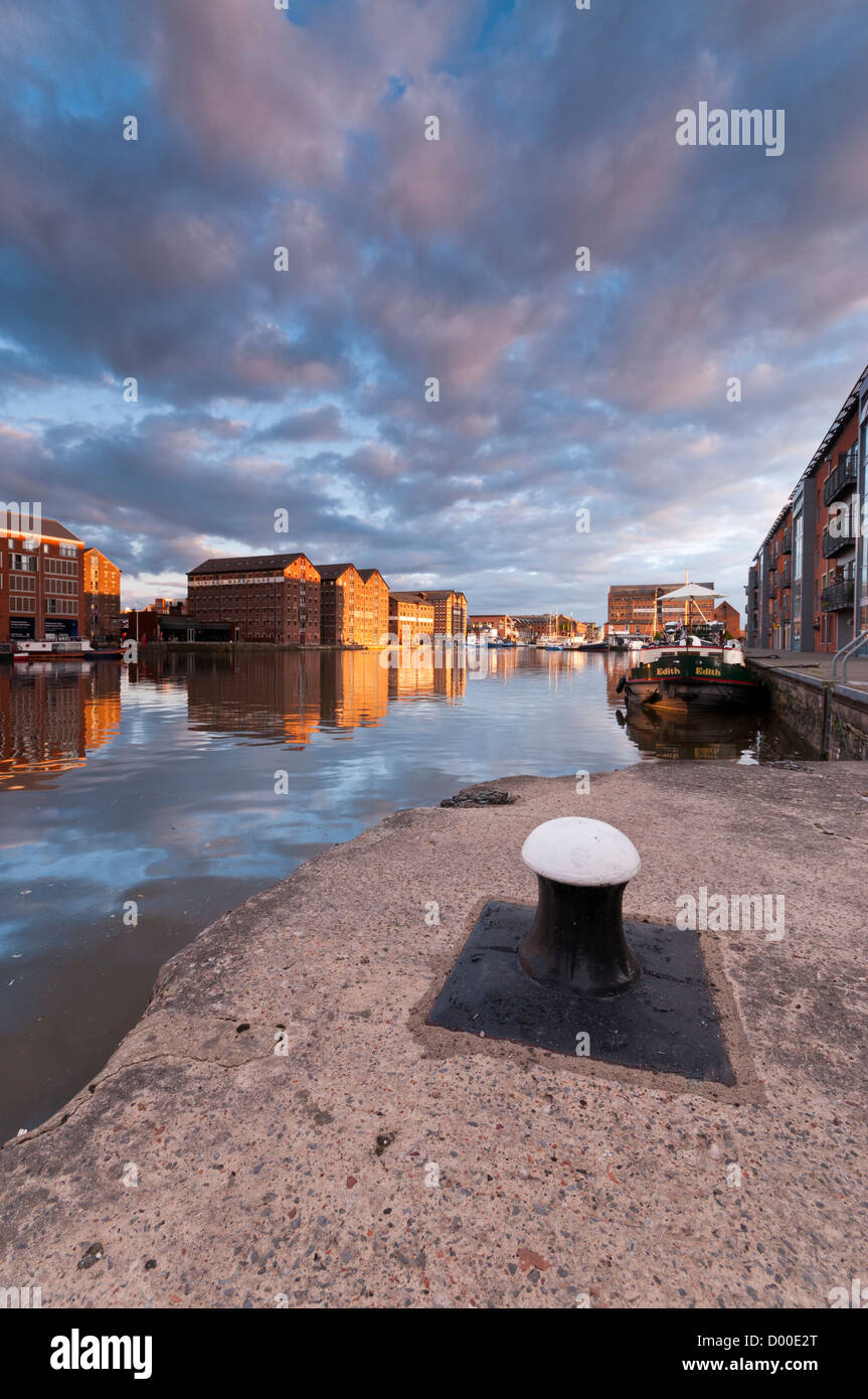 Vue sur les quais et Gloucester historique restauré vieux entrepôts, Gloucestershire, Royaume-Uni Banque D'Images