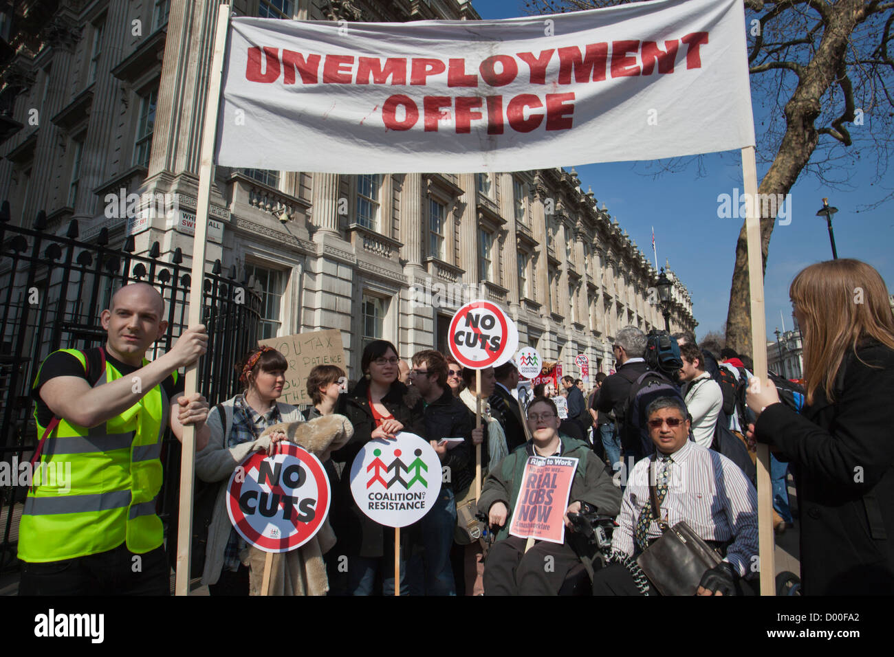 Les membres du syndicat PCS et d'autres groupes de campagnes démontrant à Londres, le jour où le dernier budget a été annoncé. Londres, Royaume-Uni. Banque D'Images