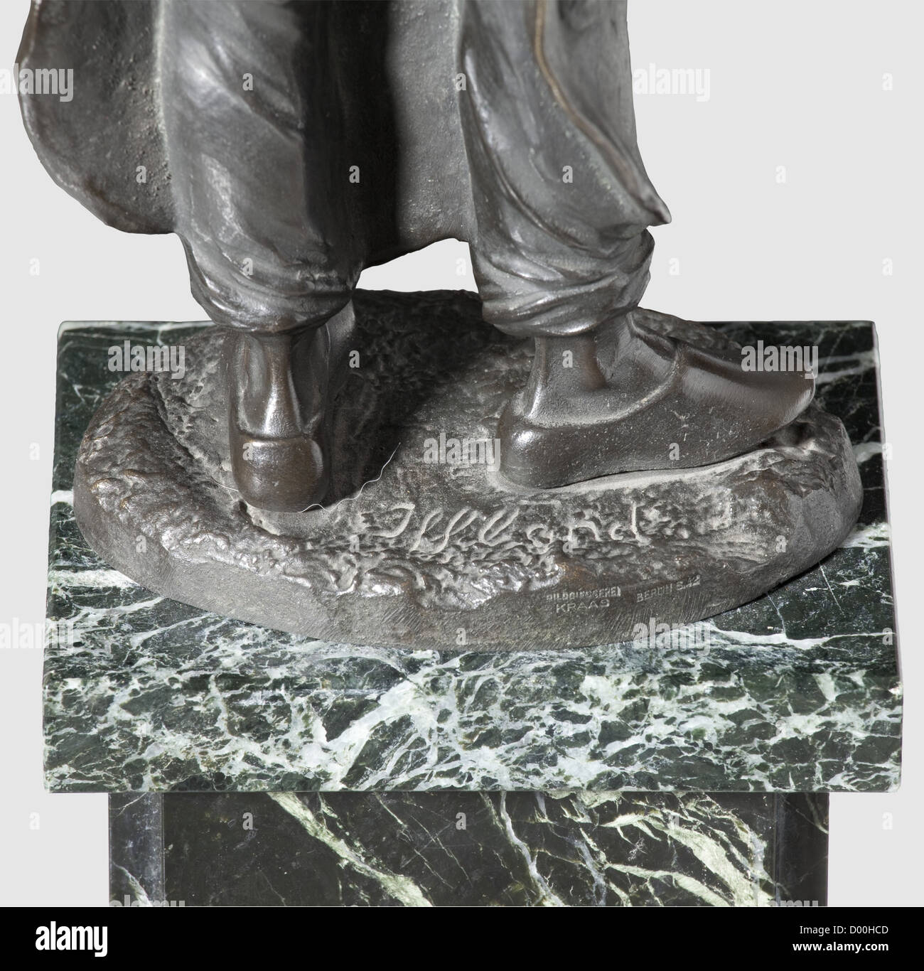 Un Junkers type C. L.L.,1802/16,UN modèle de balance volante, l'airframe composite a fini en vert sur sable avec des sous-surfaces bleu pâle, et des marques nationales de la période. Ailerons entièrement mobiles, gouvernail et ascenseurs, cockpit du pilote avec siège et instruments factices, position du tireur arrière avec banquette rembourrée, mitrailleuse à main avec tambour à munitions, avec moteur factice 6 cylindres et mitrailleuses doubles Spandau, hélice en bois de 51 cm diam., sur caoutchouc, train de roulement à ressort bungie et dérailleur, 205 cm, envergure historique, Clearspan, droits supplémentaires non disponibles Banque D'Images