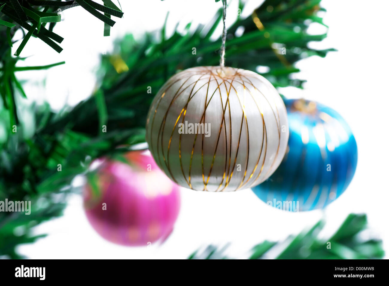 Décorations de Noël sur un arbre de Noël fabriqués de brach Banque D'Images