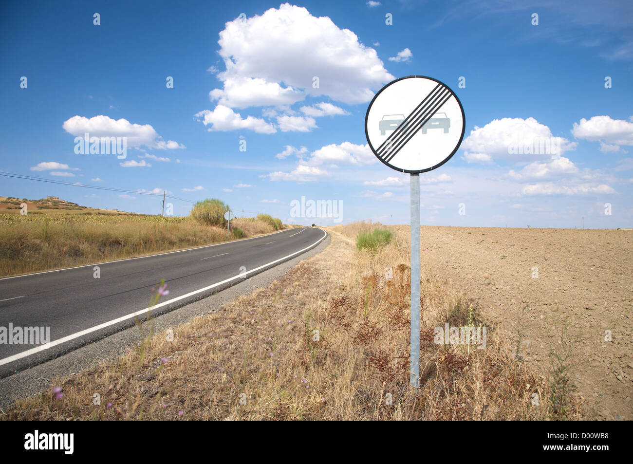Voie publique à côté de la ville de Ségovie en espagne Banque D'Images