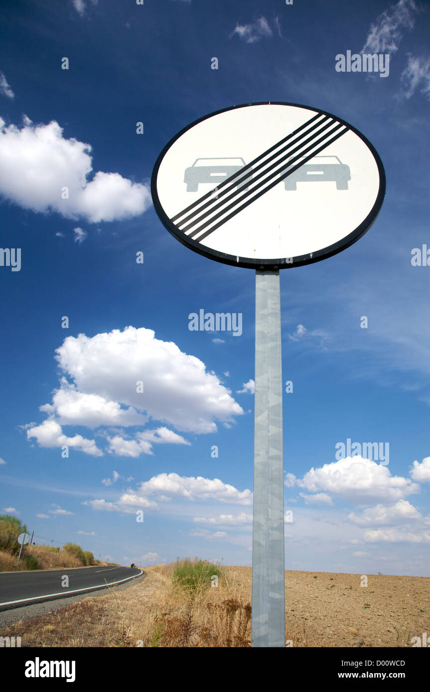 Voie publique à côté de la ville de Ségovie en espagne Banque D'Images