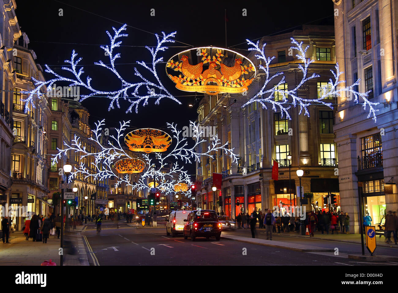 Londres, Royaume-Uni. 13 novembre. Regent Street avec le thème des lumières de Noël les douze jours de Noël allumé à Londres Banque D'Images