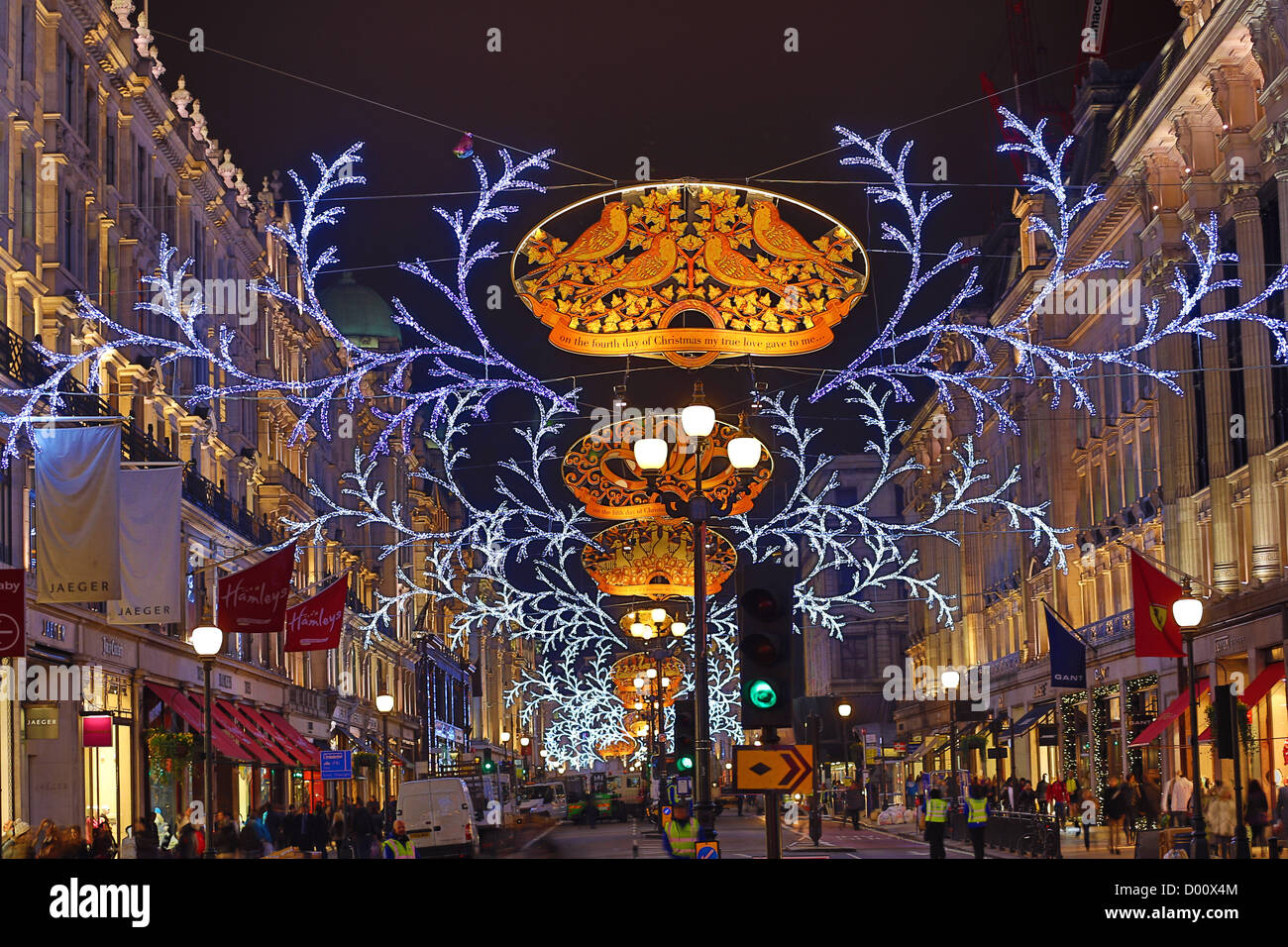 Londres, Royaume-Uni. 13 novembre. Regent Street avec le thème des lumières de Noël les douze jours de Noël allumé à Londres Banque D'Images