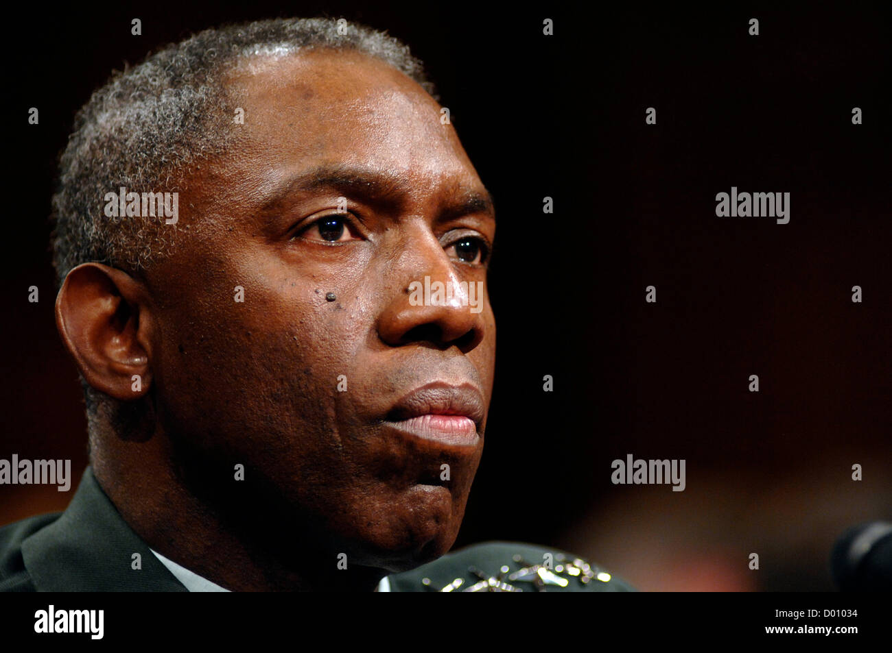 Le général William Kip Ward, témoigne devant le Congrès le 27 septembre 2007 à Washington, DC. Le Secrétaire à la défense, Leon Panetta a rétrogradé Ward le 13 novembre 2012 accusé de dépenser des milliers de dollars pour des frais de voyage et autres dépenses non autorisées Banque D'Images