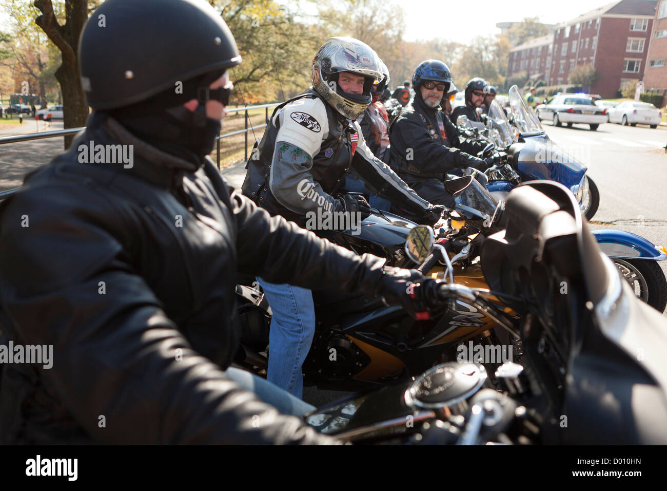 Harley davidson motorcycle club members Banque de photographies et d ...