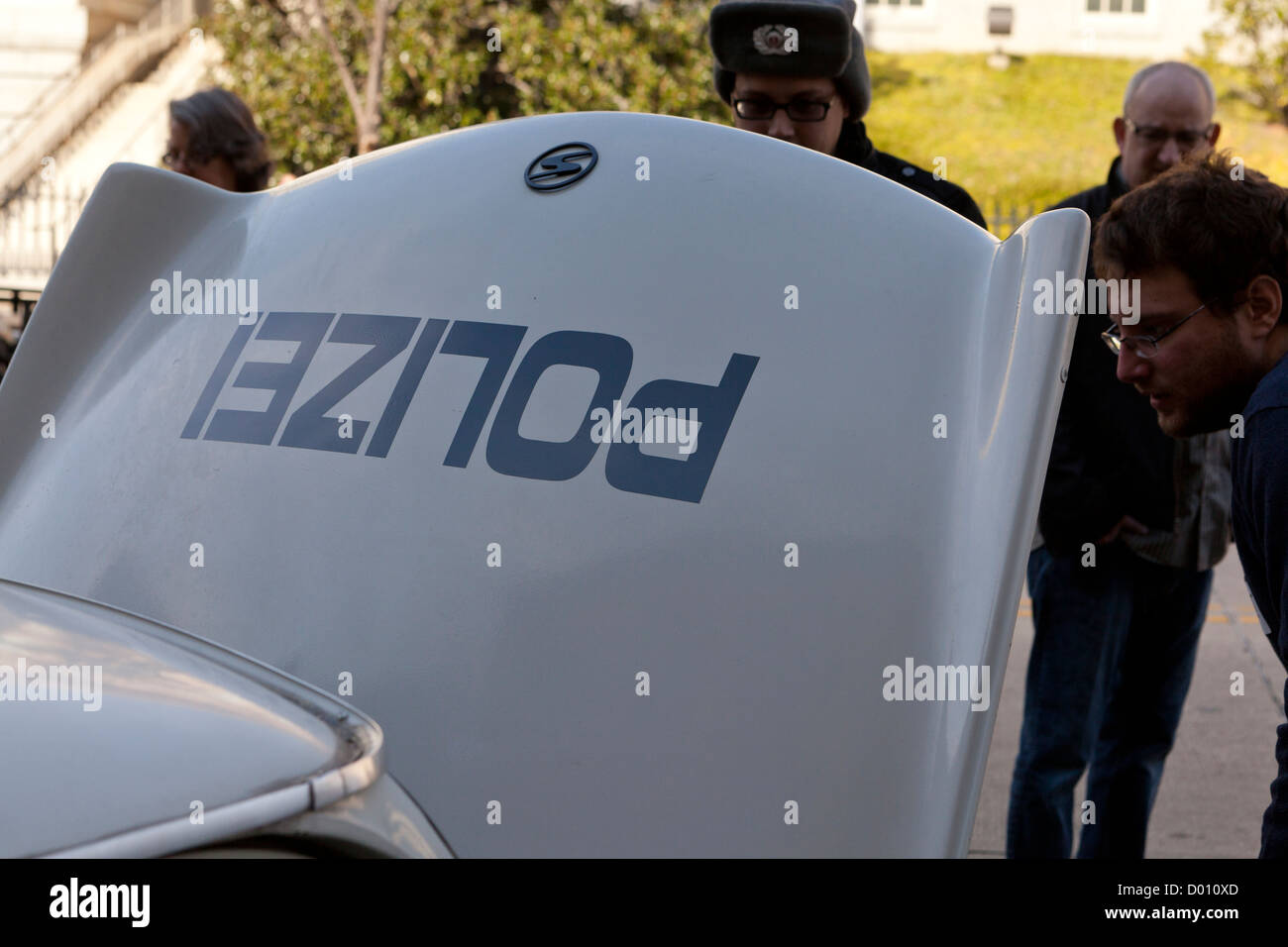 La DEUXIÈME GUERRE MONDIALE, l'Allemagne de l'époque Polizei voiture Trabant Banque D'Images