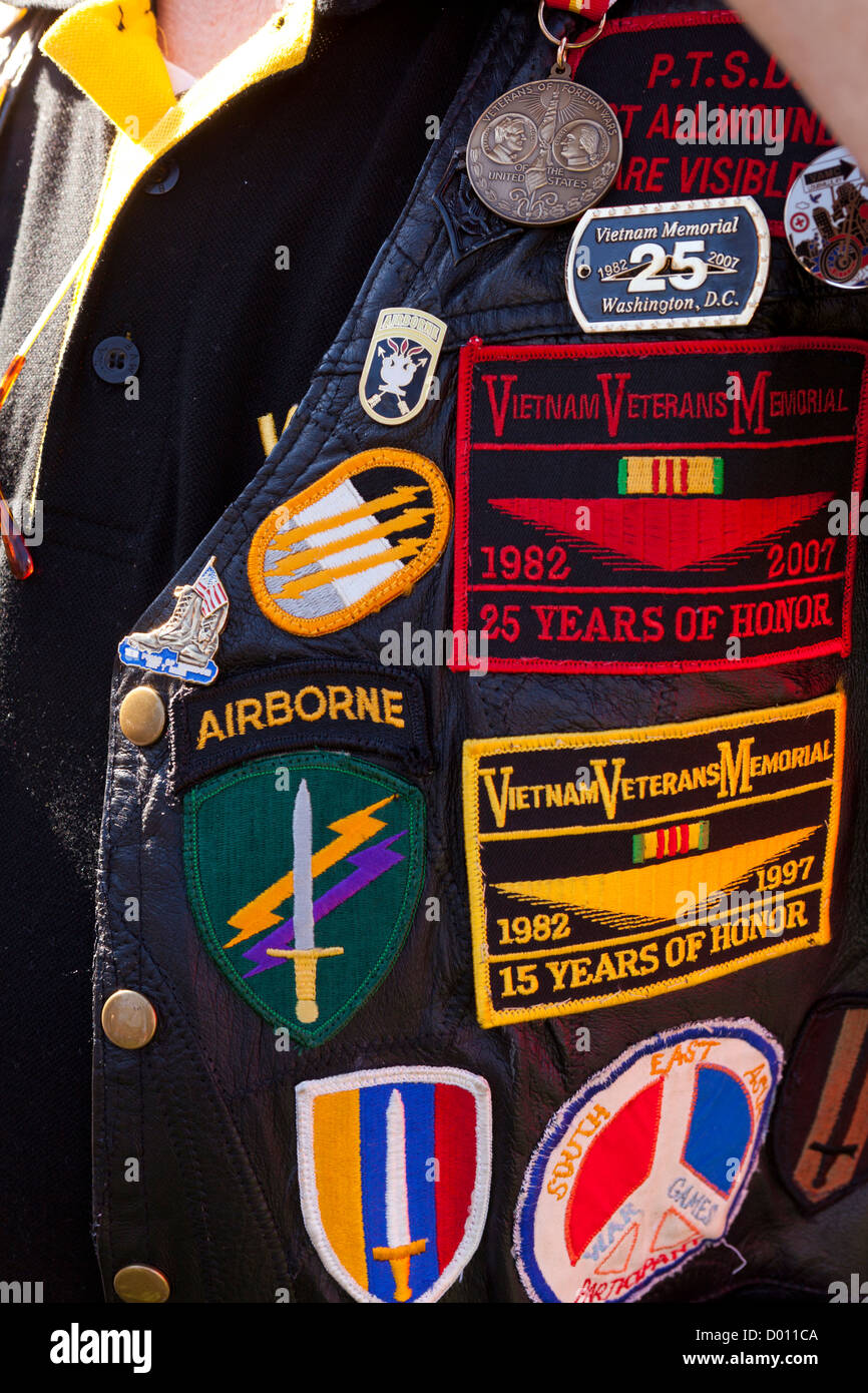 Vietnam Veteran's jacket orné de taches de l'unité et de souvenirs Banque D'Images