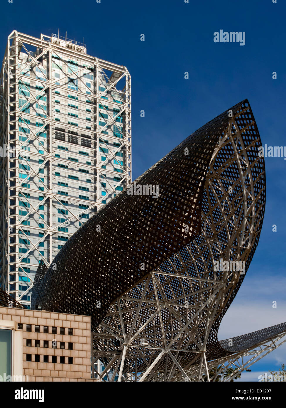 Sculpture Poisson par Frank Gehry à Barceloneta Port Olimpic Barcelona La Catalogne Espagne construit pour les Jeux Olympiques de 1992 Banque D'Images