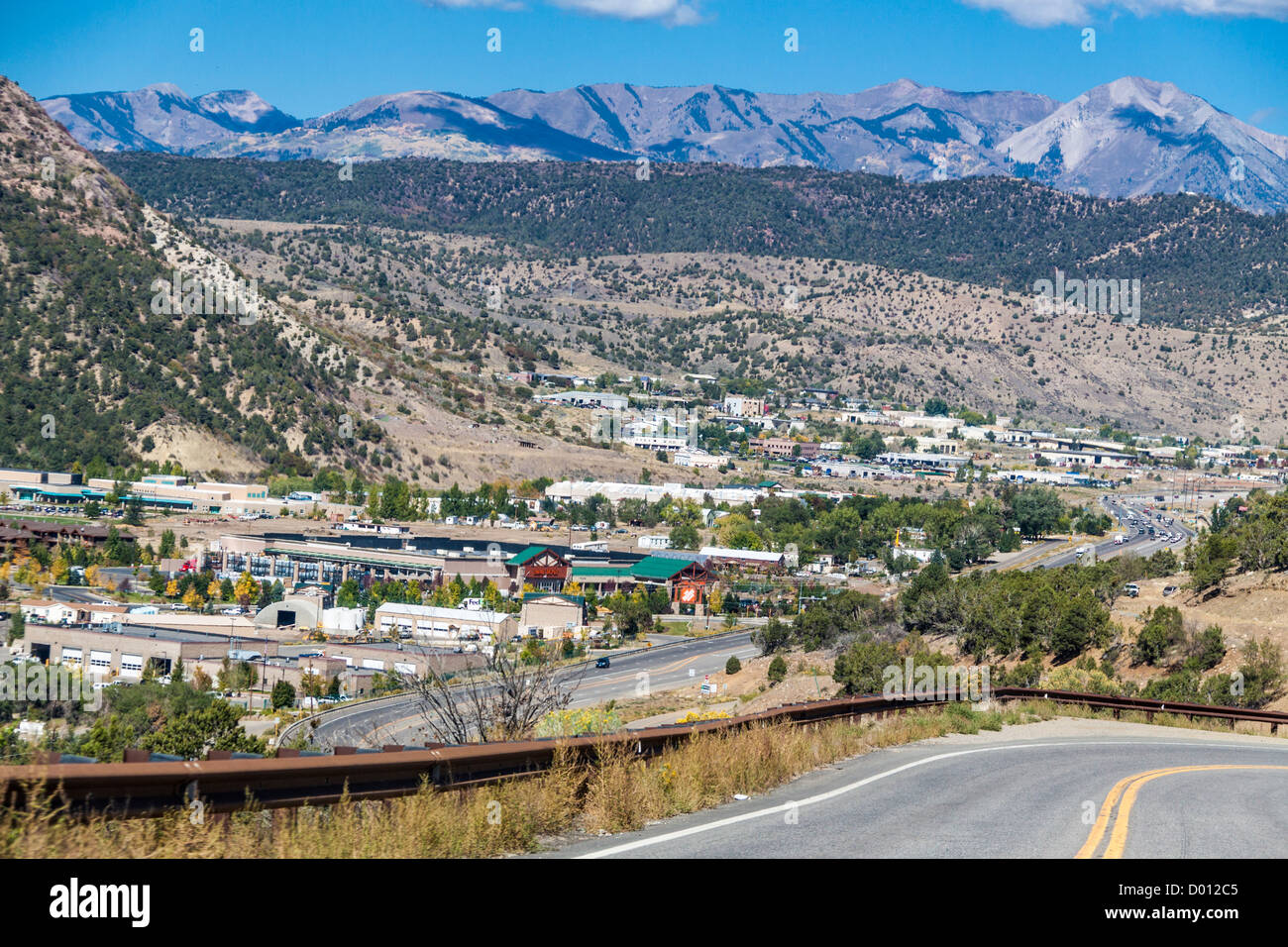 US 550 à Durango, Colorado, avec les montagnes de San Juan au loin. Banque D'Images