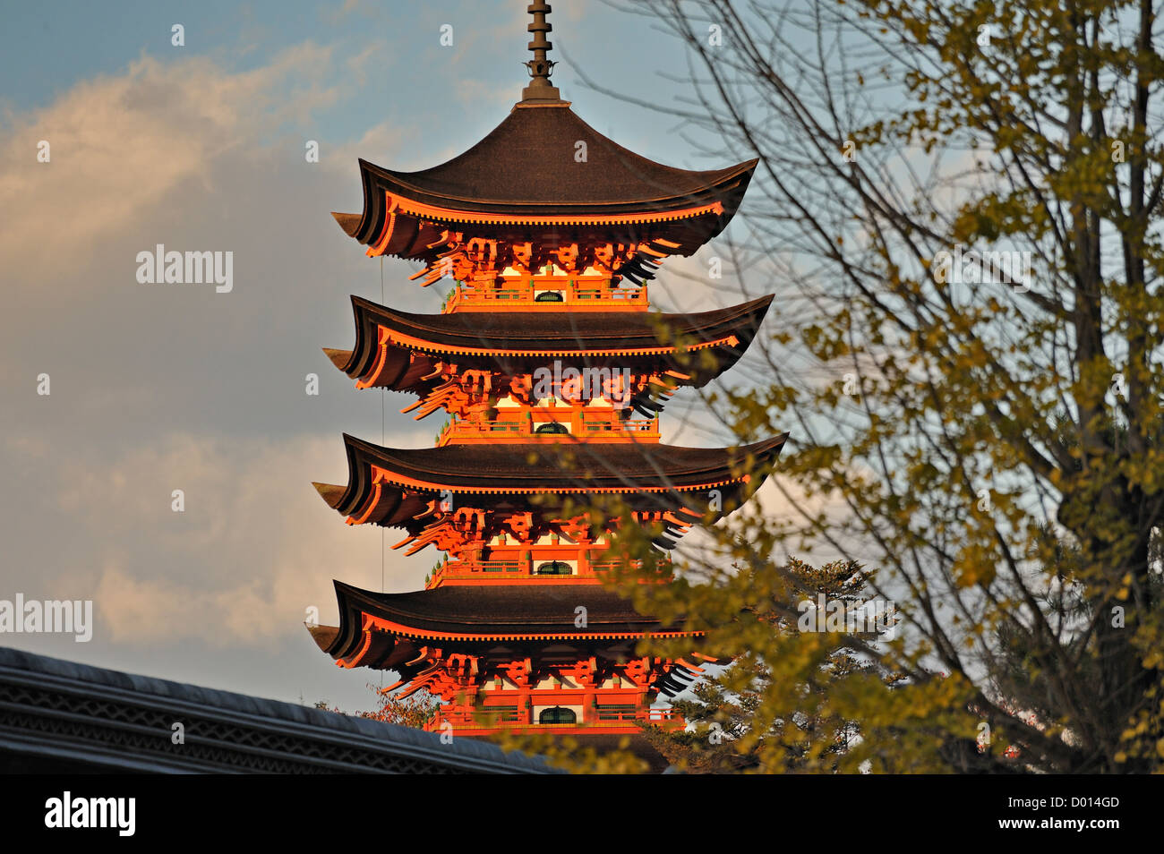 La pagode de 5 étages d'Itsukushima sur l'île de Miyajima, Japon Banque D'Images