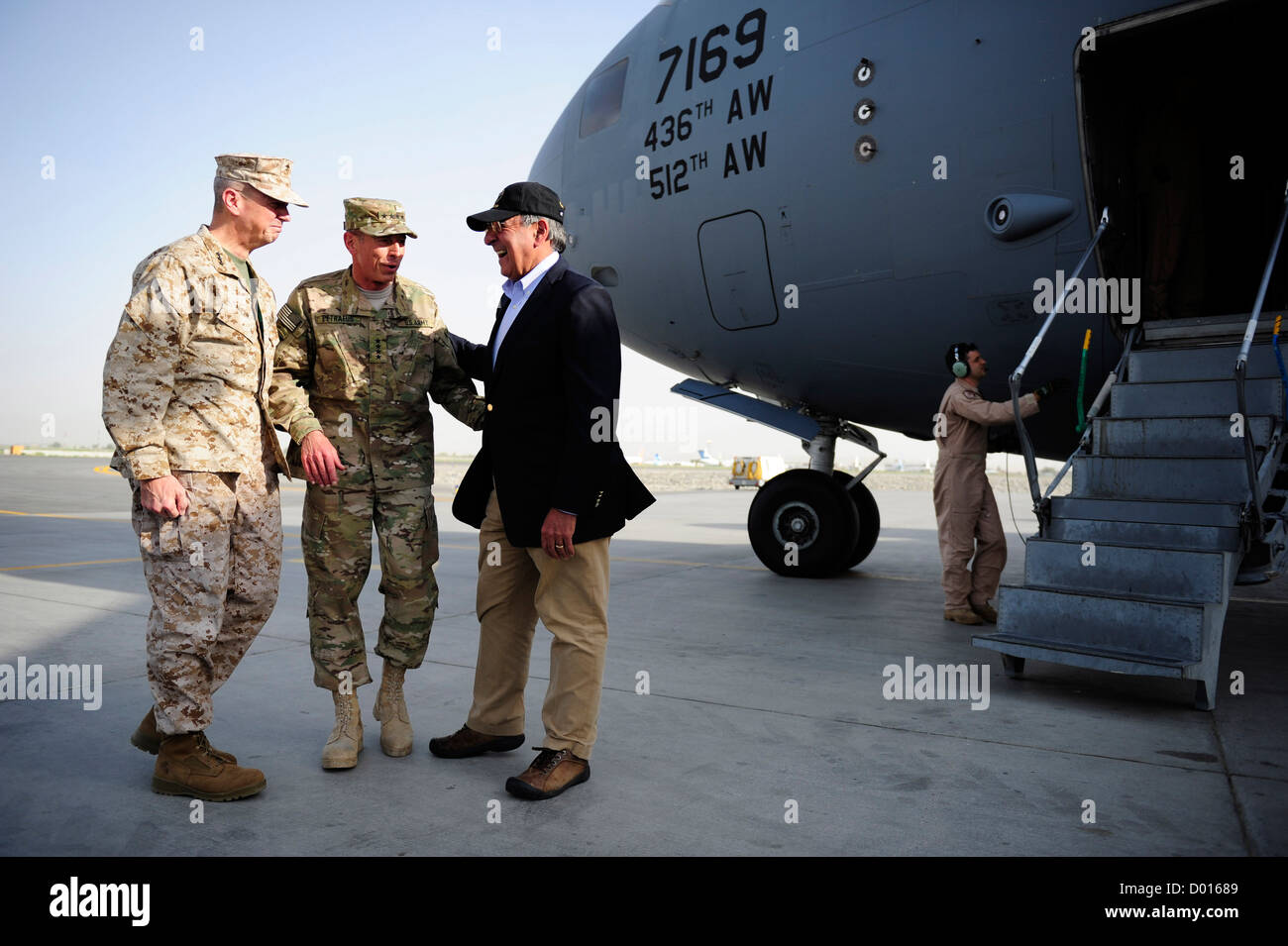 Futur Commandant de la Force internationale d'assistance à la sécurité le général John R. Allen et virgule actuelle Banque D'Images