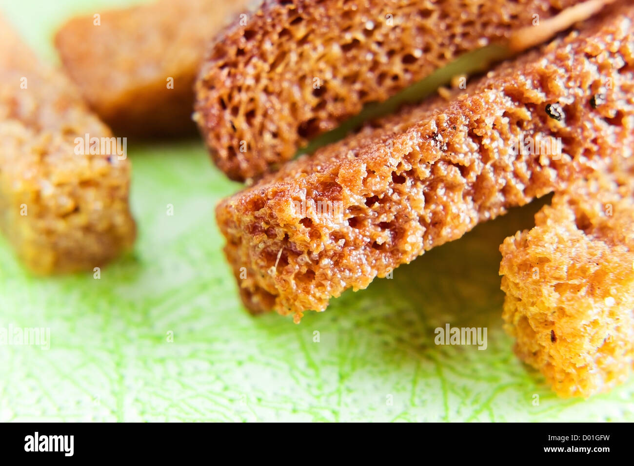 Rôtie de pain de seigle avec du sel et de l'huile végétale , snack pour la bière Banque D'Images