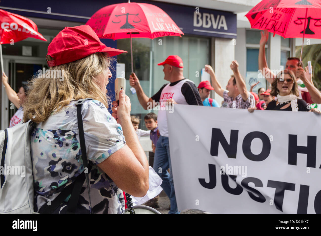 Las Palmas, Gran Canaria, Îles Canaries, Espagne. 14 novembre 2012. Grève générale manifestants passant banque BBVA. Credit : ALANDAWSONPHOTOGRAPHY / Alamy Live News Banque D'Images